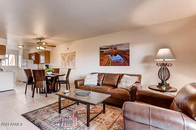 2 bed, 1.0 bath, 792 sqft, $1,600 — Photo 2