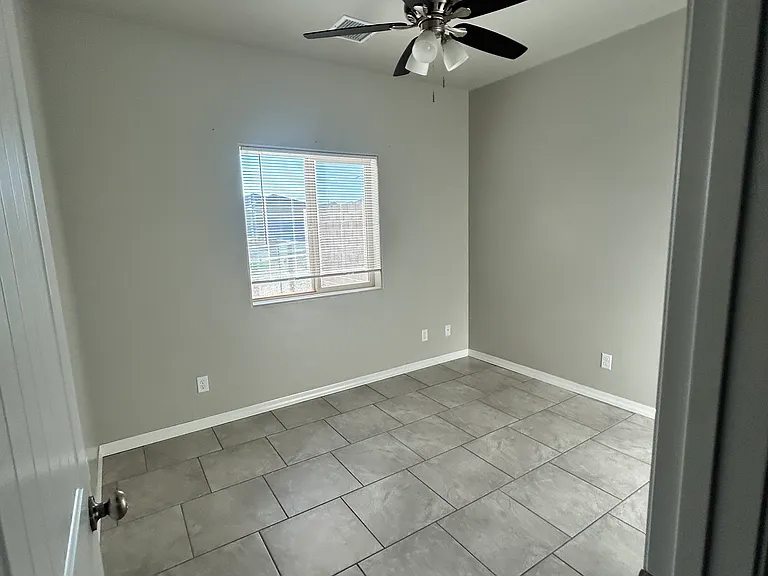 2925 N Central St — Photo 8