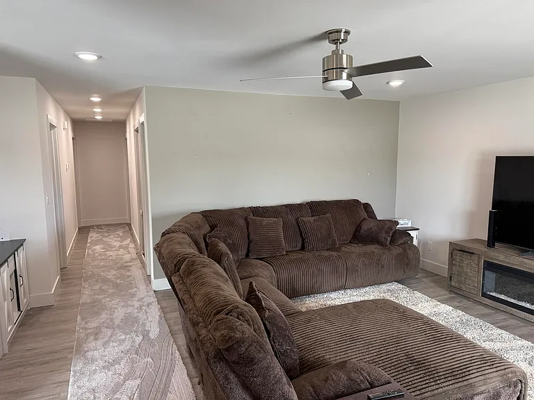742 N Clark St — Photo 6