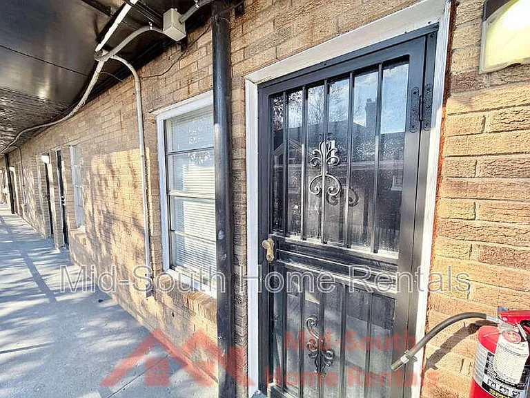 139 N Claybrook St #9 — Photo 3