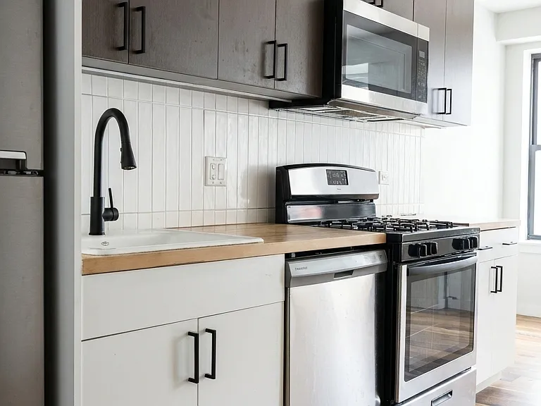 945 Bergen St #220 — Photo 2