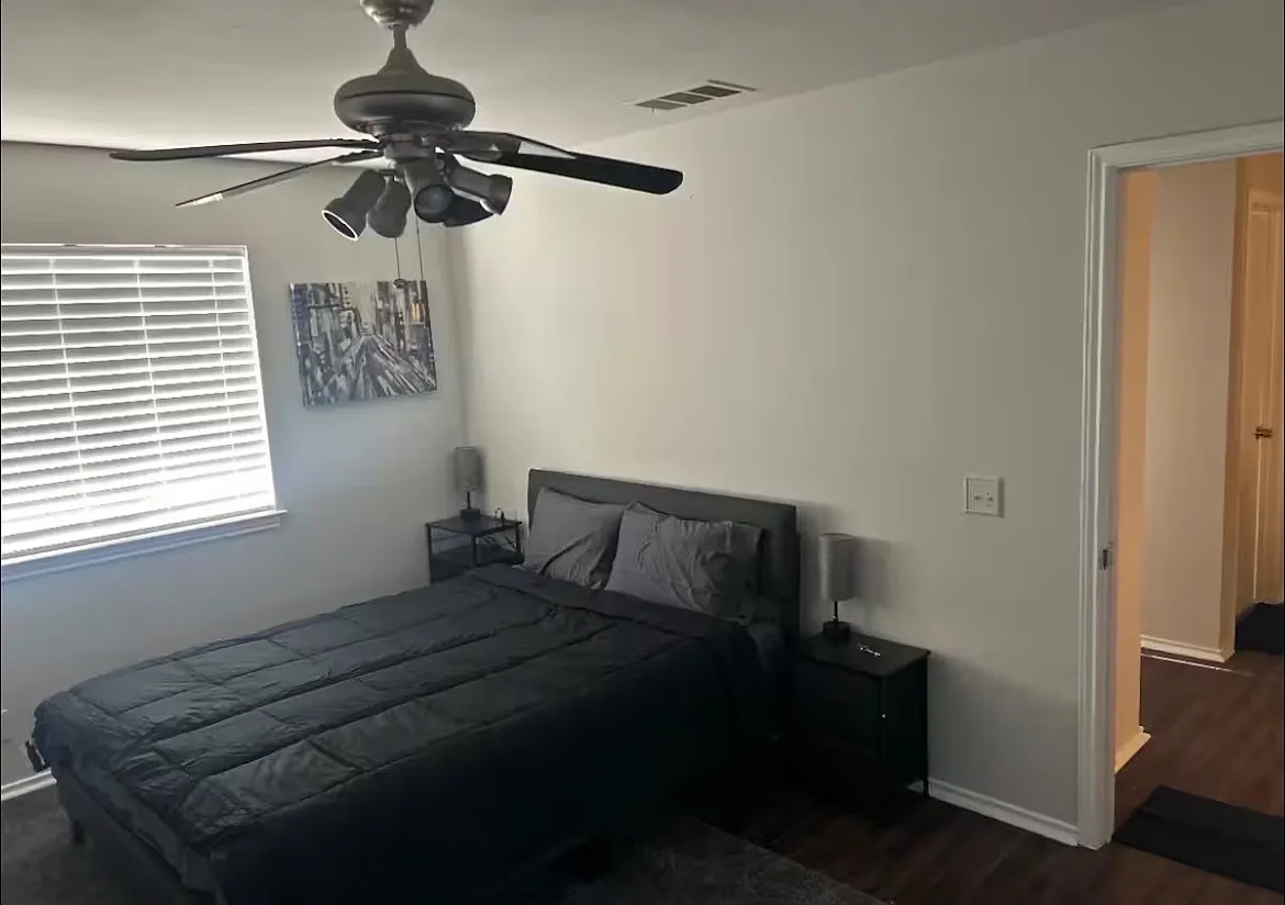 3 bed, 2.5 bath, 2784 sqft, $750 — Photo 1