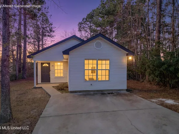 805 Herlihy St, Waveland, MS 39576