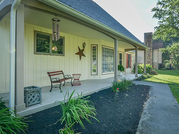 4th image of 2 Staunton Cir