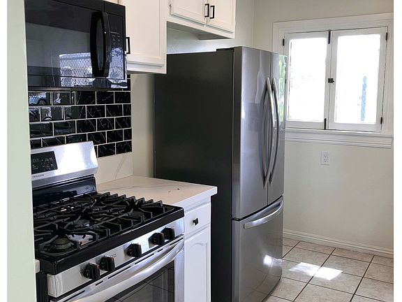 5th image of 2406 3rd Ave #2412