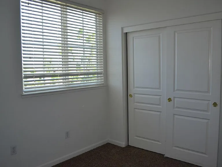 1360 Shady Ln #YYY — Photo 12