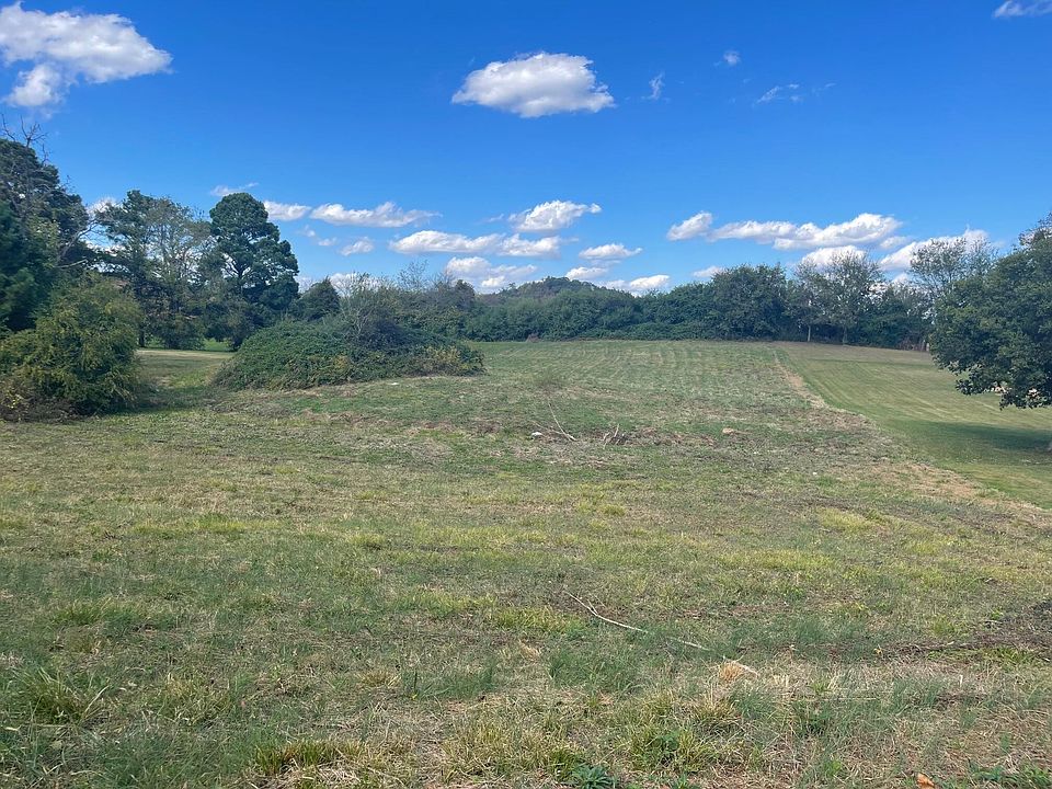 2nd image of 5 Red Hill Valley Rd SE