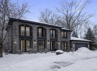 6018 Glen Eagles Dr, West Bloomfield, MI 48323