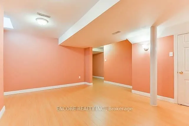 1006 Bur Oak Ave — Photo 16