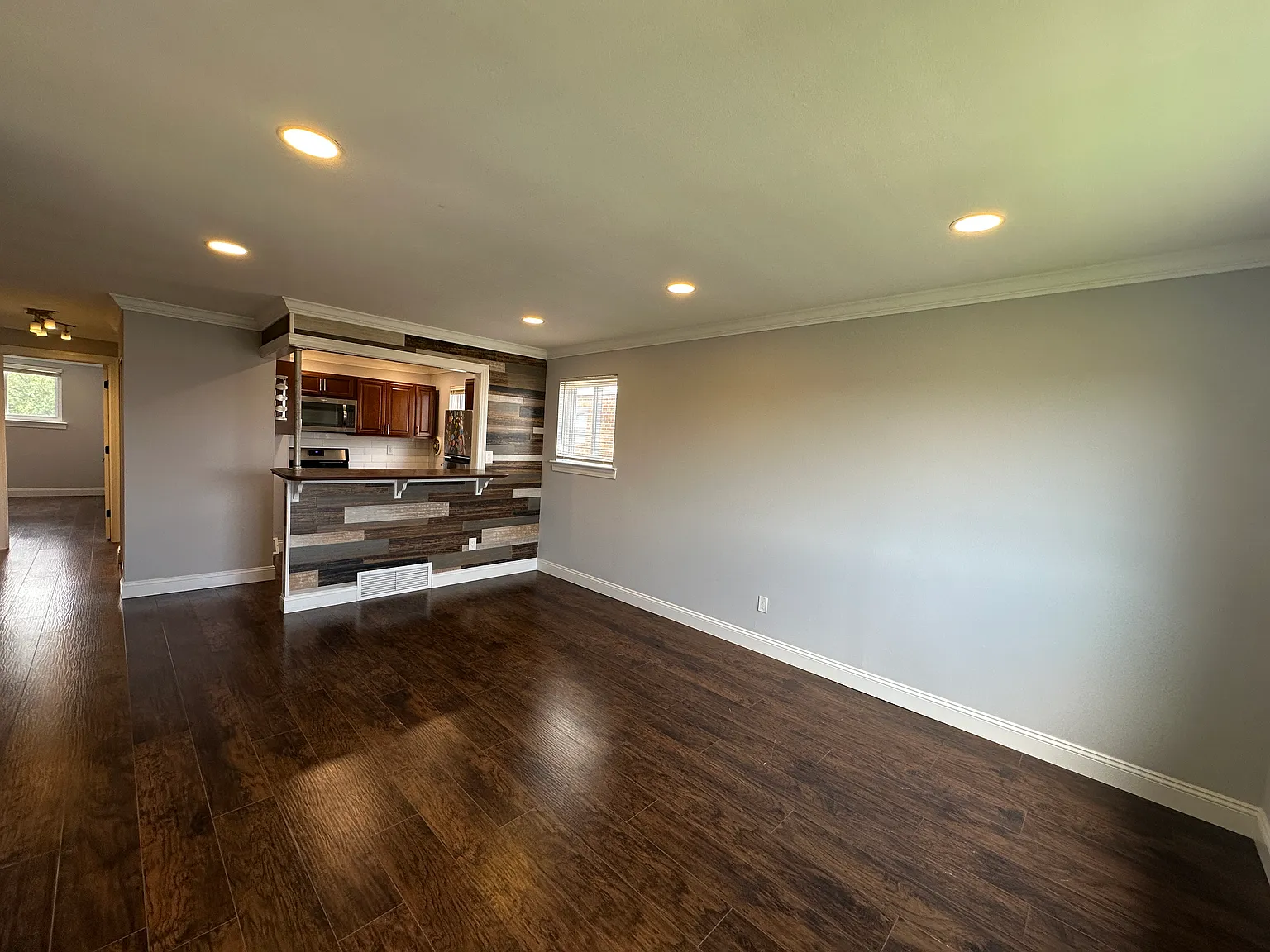 2 bed, 889 sqft, $1,700 — Photo 4