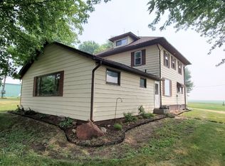 2182 Peek Home Rd, Dixon, IL 61021