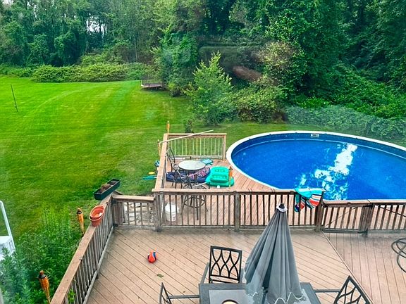 3rd image of 18 Liberty Hill Dr