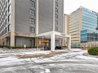 112 Washington Pl APT 10G, Pittsburgh, PA 15219