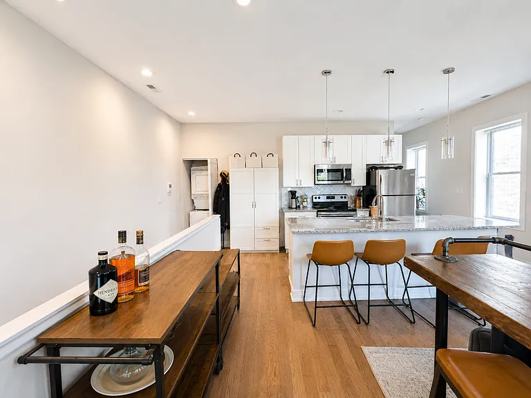 915 W Willow St #4 — Photo 6