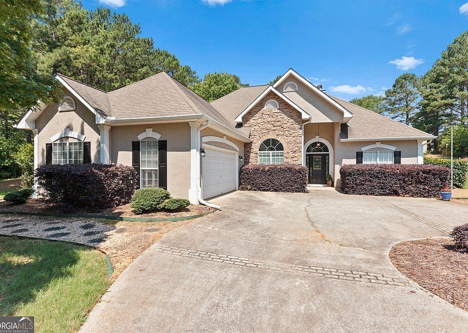 1st image of 207 Riverbrook Ct