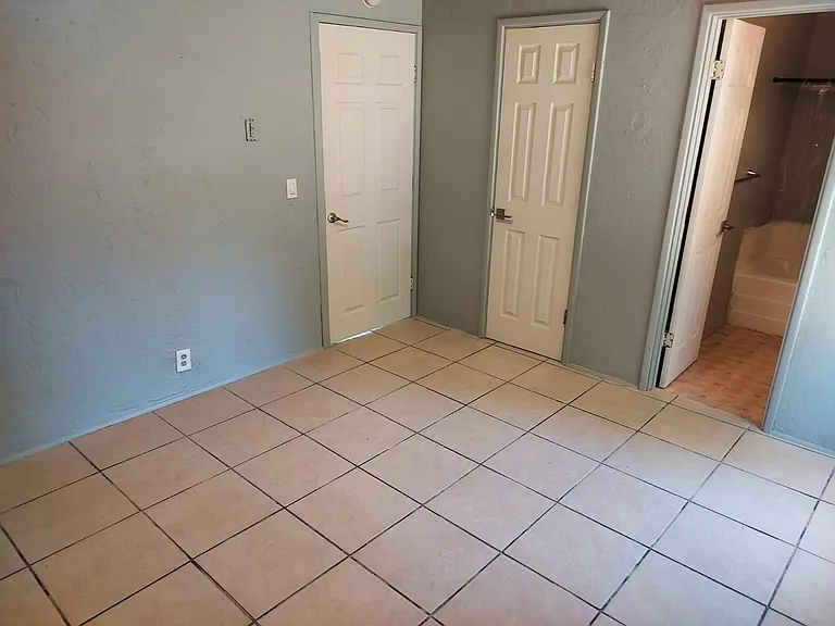 143 E Milton St — Photo 7