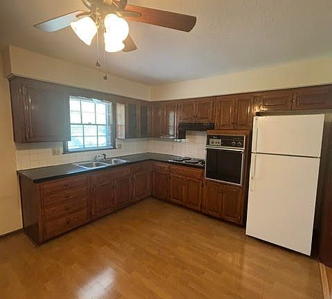 3rd image of 13119-13121 15th St