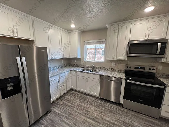 2109 Bobwhite Ct #B — Photo 2