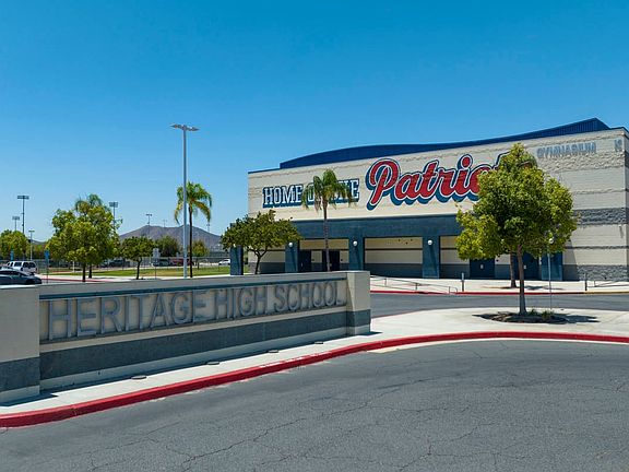 Walking distance to Heritage High School