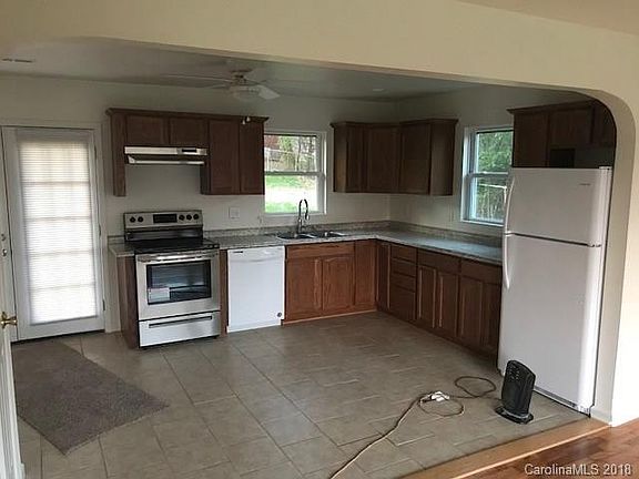 4th image of 328 Telegraph Dr
