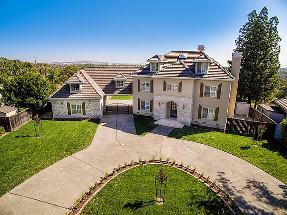 2nd image of 117 Dawn River Way