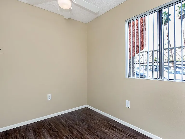 La Ventana Apartments — Photo 36