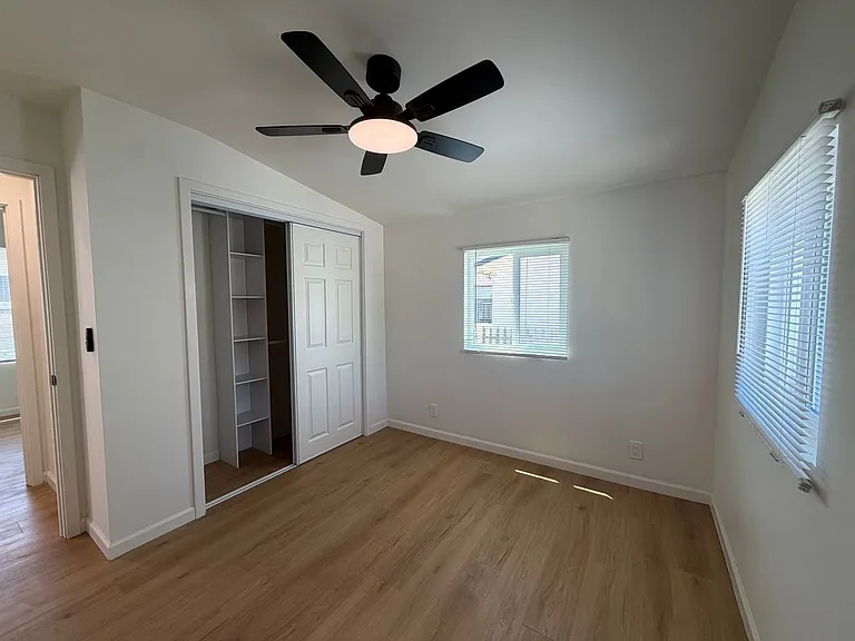 219 S G St — Photo 18