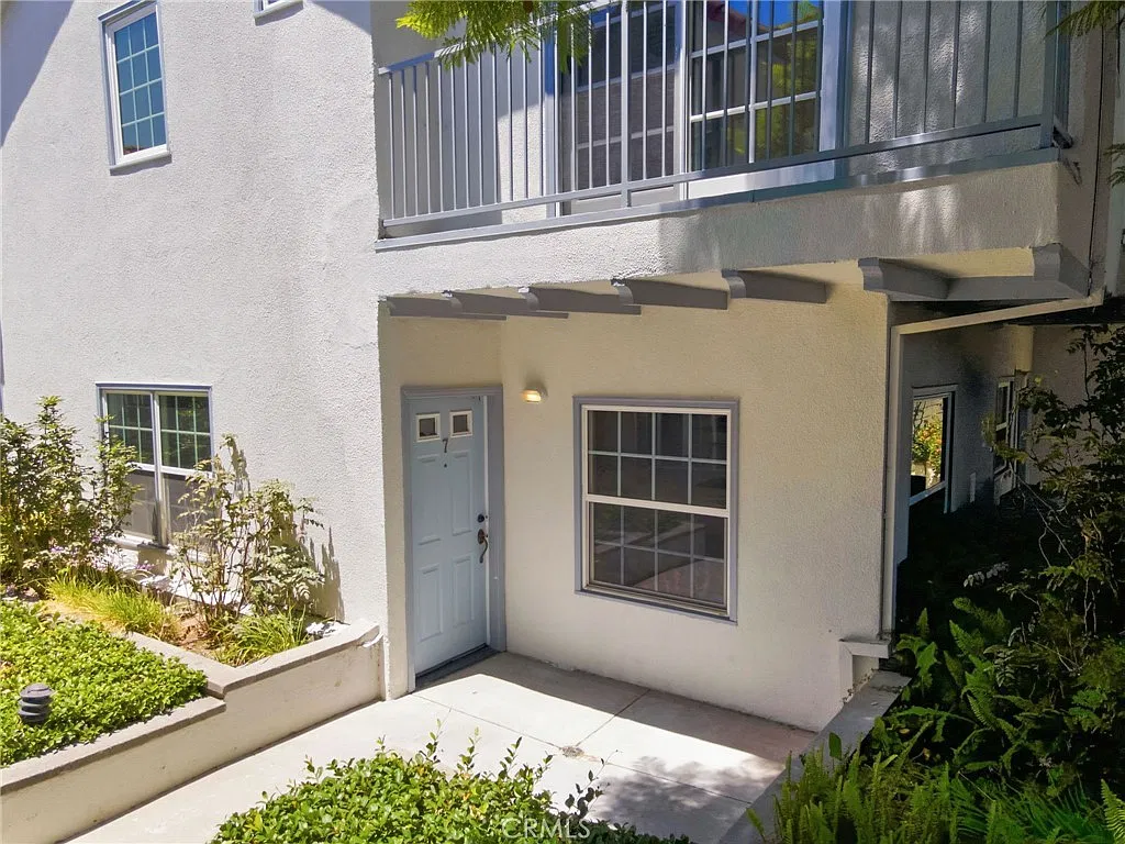 3 bed, 2.5 bath, 1282 sqft, $3,450 — Photo 2