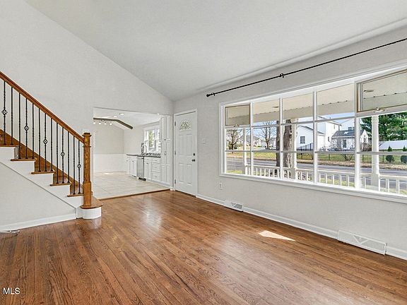 5th image of 54 Forts Ferry Road