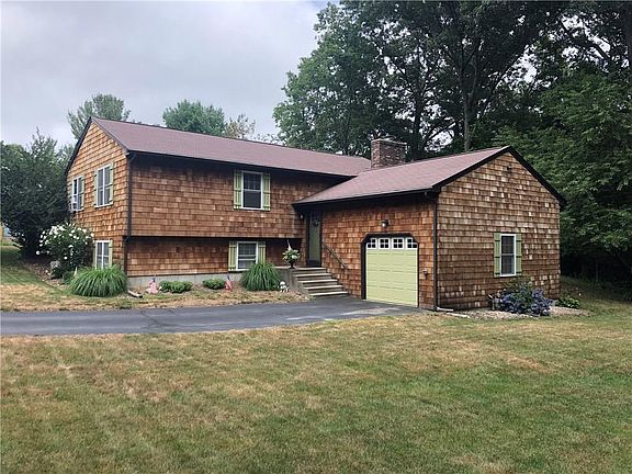 3rd image of 28 Newcastle Dr