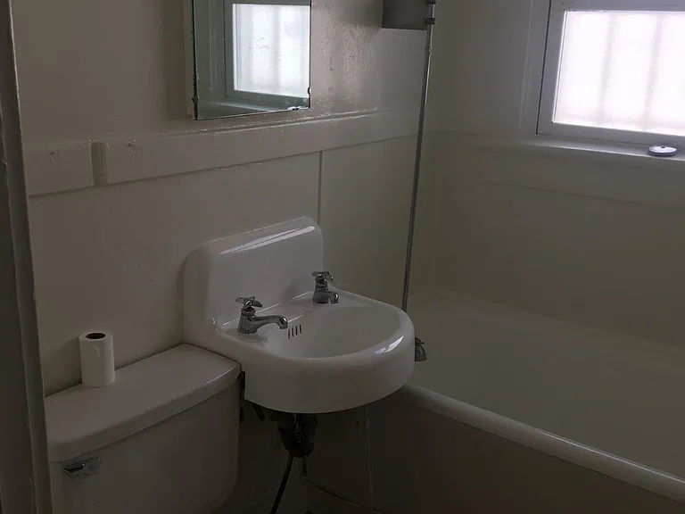 28 Gaviota Ave #28 — Photo 9
