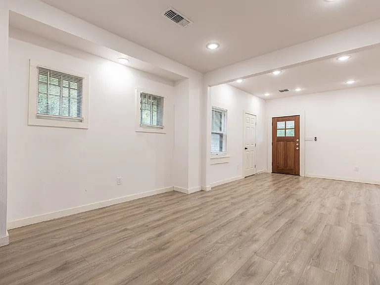 1010 Burnet St — Photo 10
