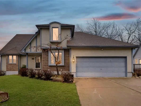 1103 SW Stonecreek Dr, Blue Springs, MO 64015