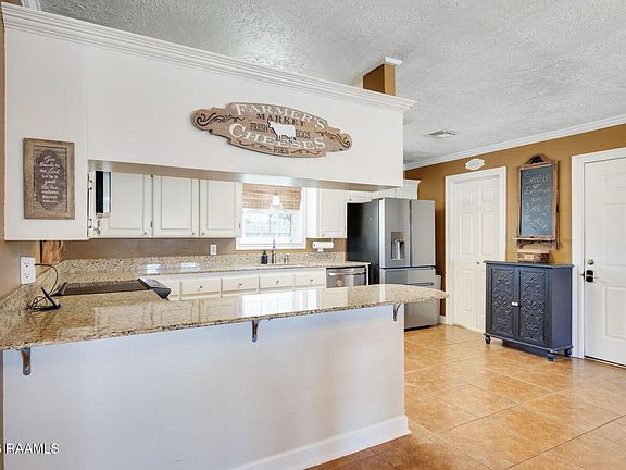 5th image of 303 National Rd