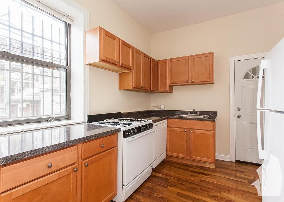 1st image of 627 W Oakdale Ave #1JJJ