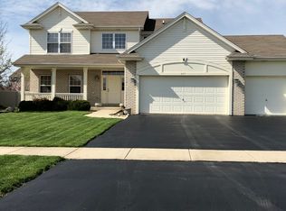 677 Goldfinch Ln, New Lenox, IL 60451