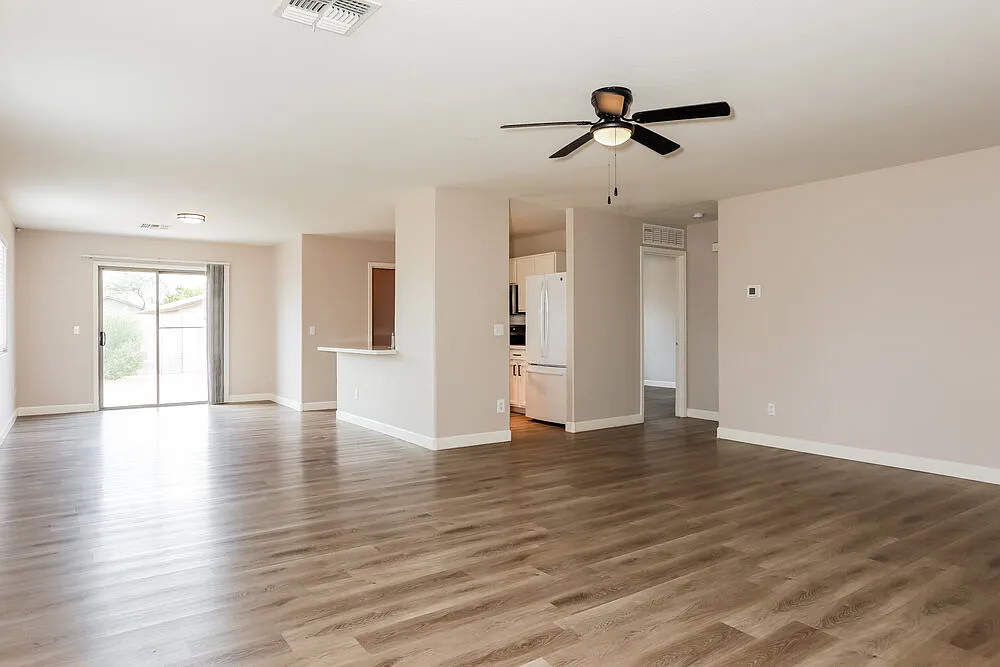3 bed, 2.0 bath, 1631 sqft, $1,895 — Photo 3