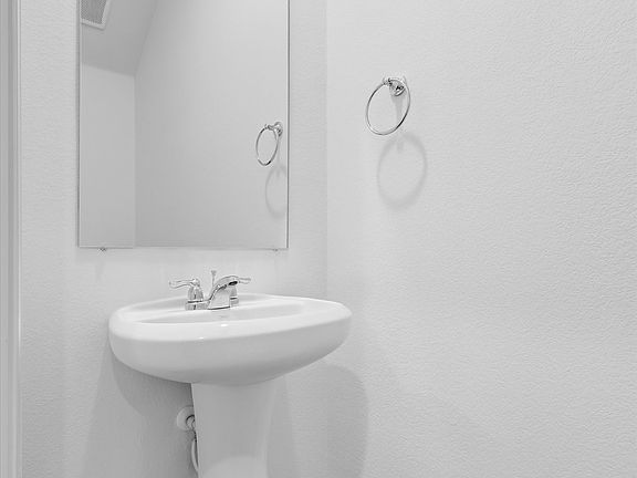 4th image of 2106 Meadow Park Dr