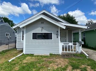 809 E 22nd Ct, Des Moines, IA 50317