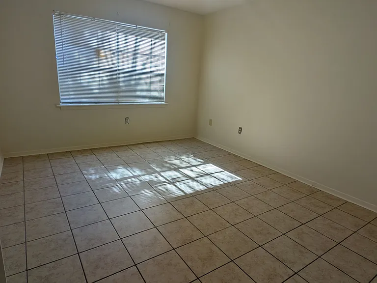 675 Wooddale Blvd #116 — Photo 2