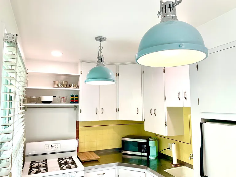 136 E 4th Ave #4 — Photo 5