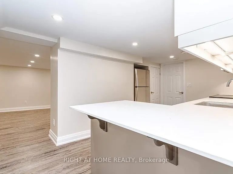 691 Simcoe St N #C — Photo 6