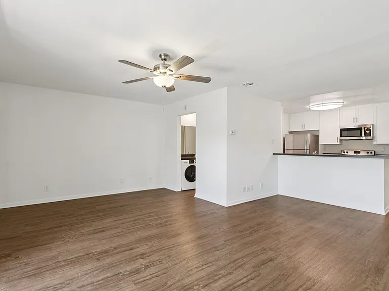 The Linden Apartments — Photo 16