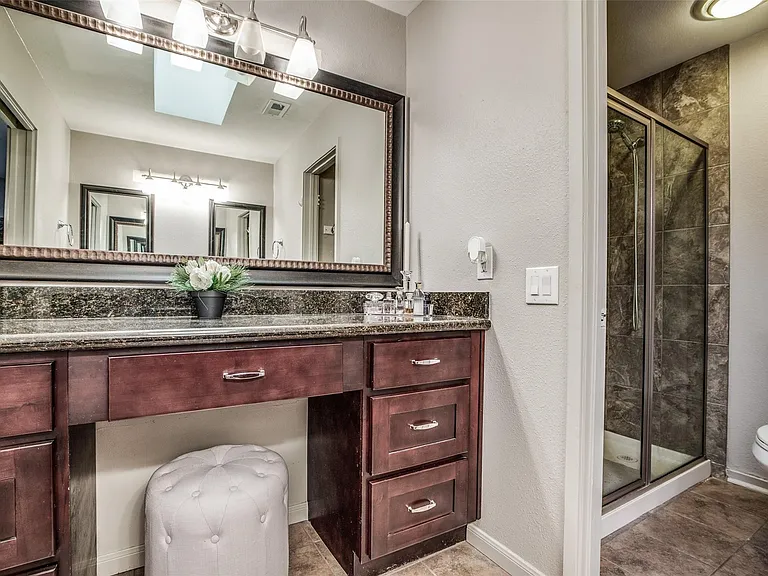 246 Litchfield Ln — Photo 4