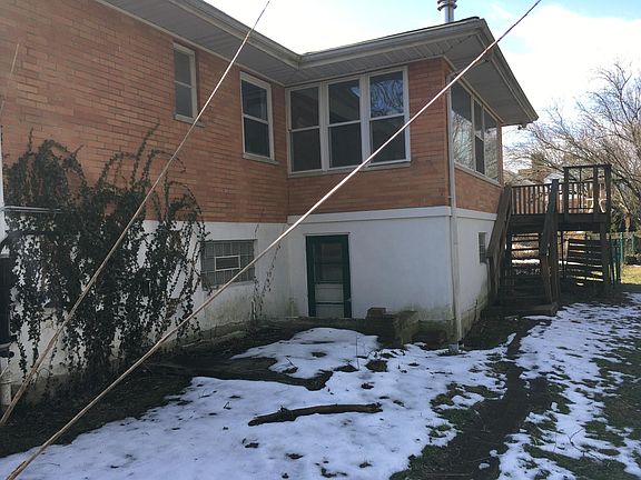 4th image of 1572 Stanford Dr