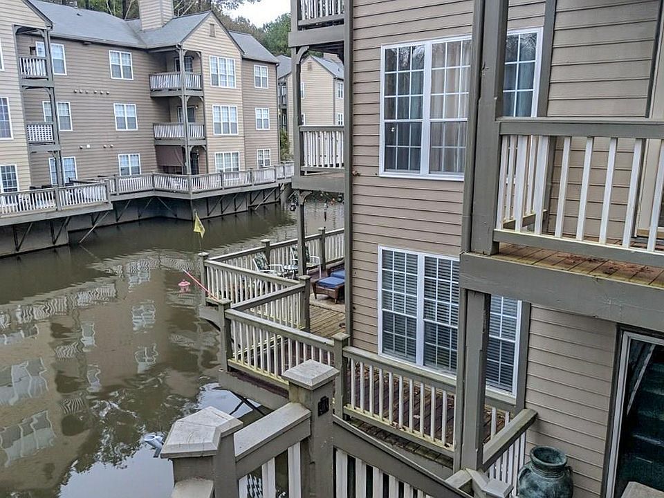 1st image of 401 Mill Pond Ct SE