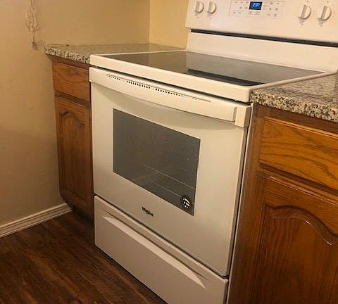 New range/oven with granite tops