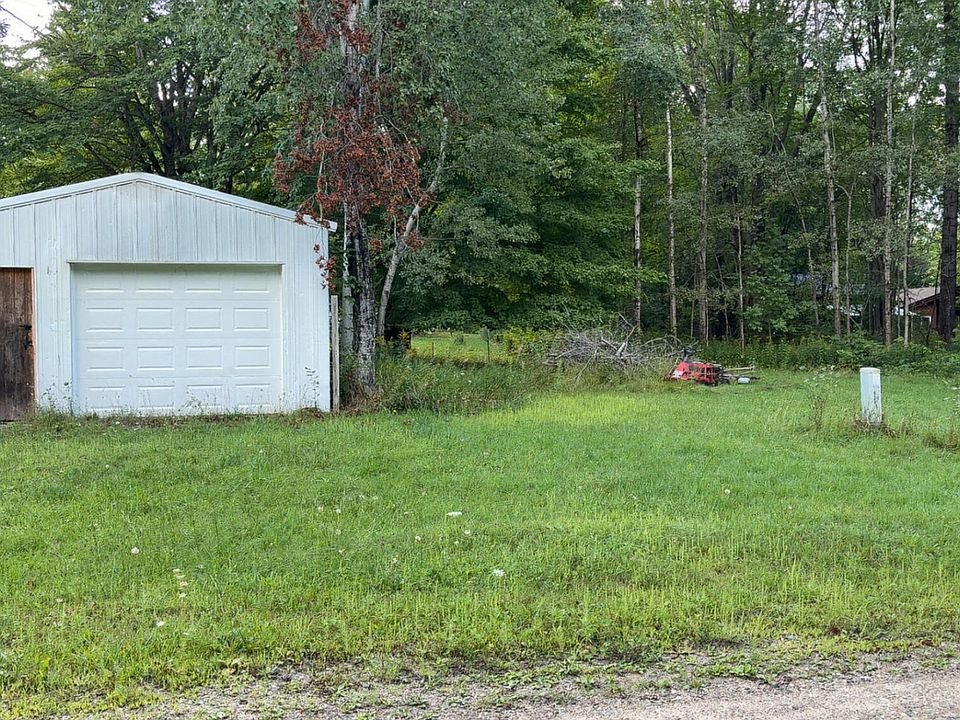 1st image of 323 Arbutus Ave