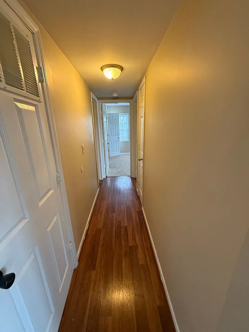 Warsaw, Spacious 2 Bedroom — Photo 1