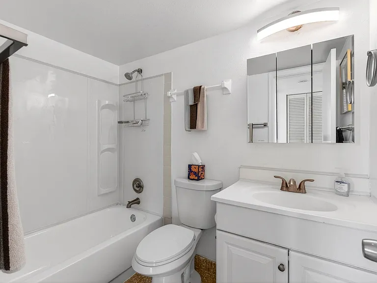 600 SW 2nd Ave #240 — Photo 11